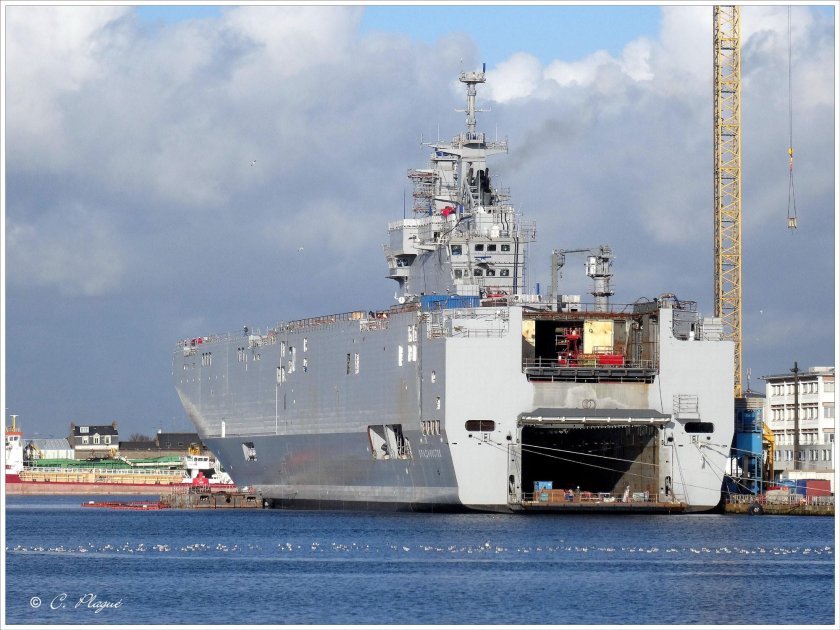 Десантный вертолётоносный корабль-док