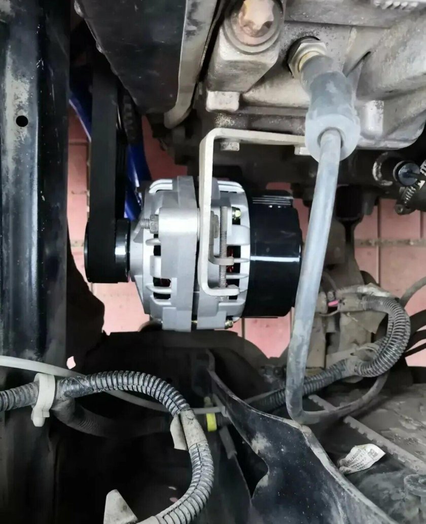 Крепление генератора ВАЗ 2114