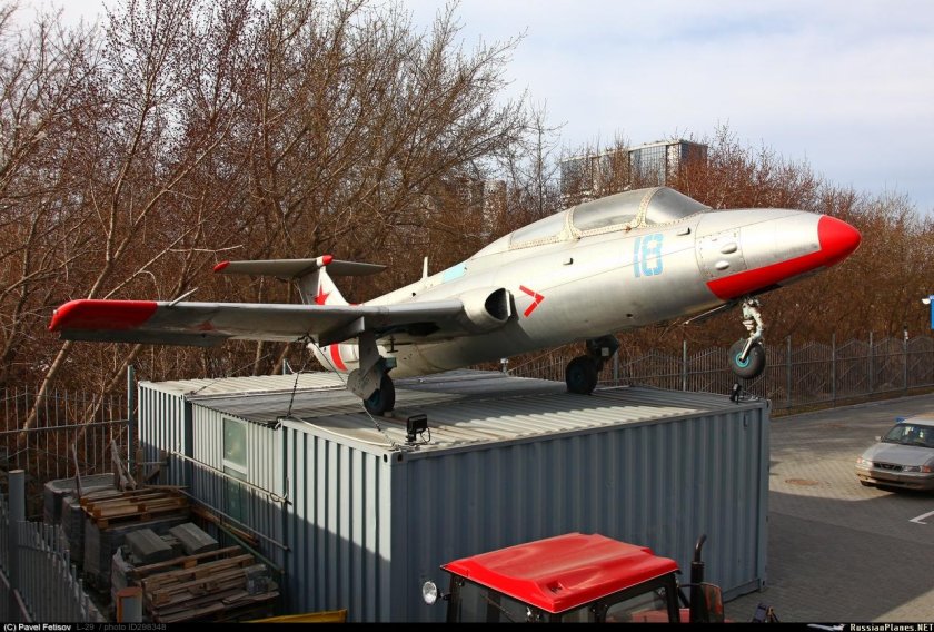 Учебный чехословацкий самолет l 59