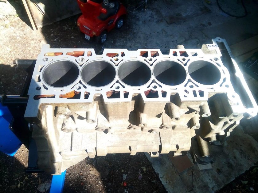 Блок цилиндров Хаммер h3