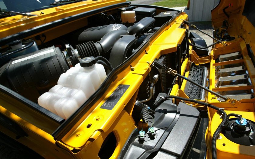 Hummer h2 открытый капот