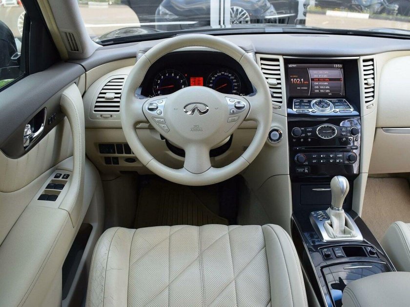 Инфинити fx35 белый салон