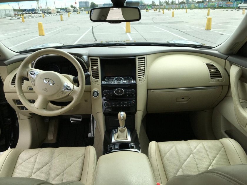 Инфинити fx35 белый салон