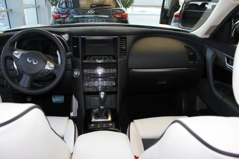 Инфинити fx37 белый салон