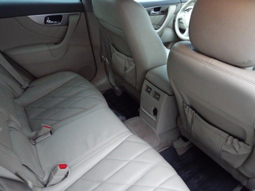 Инфинити ех салон сзади