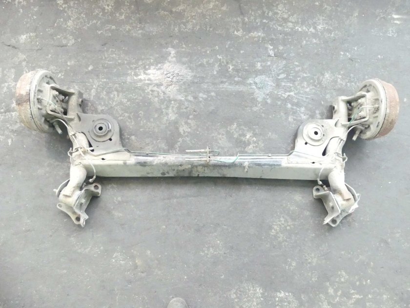 Балка Рено Логан 1