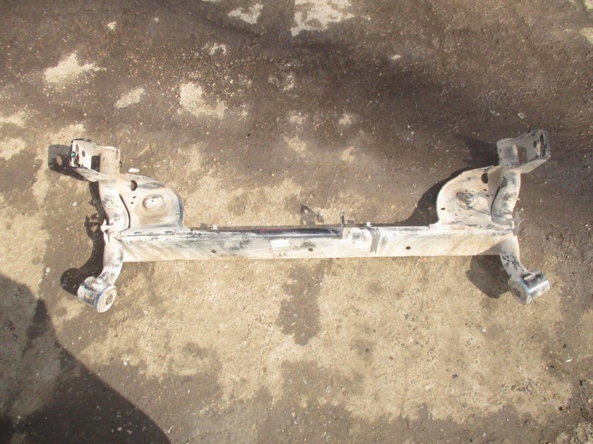 Задняя балка Рено 19