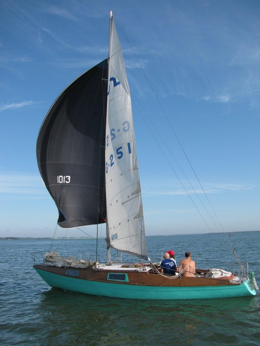Лодка парусная