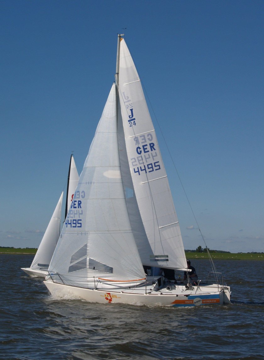 Яхта Четвертьтонник