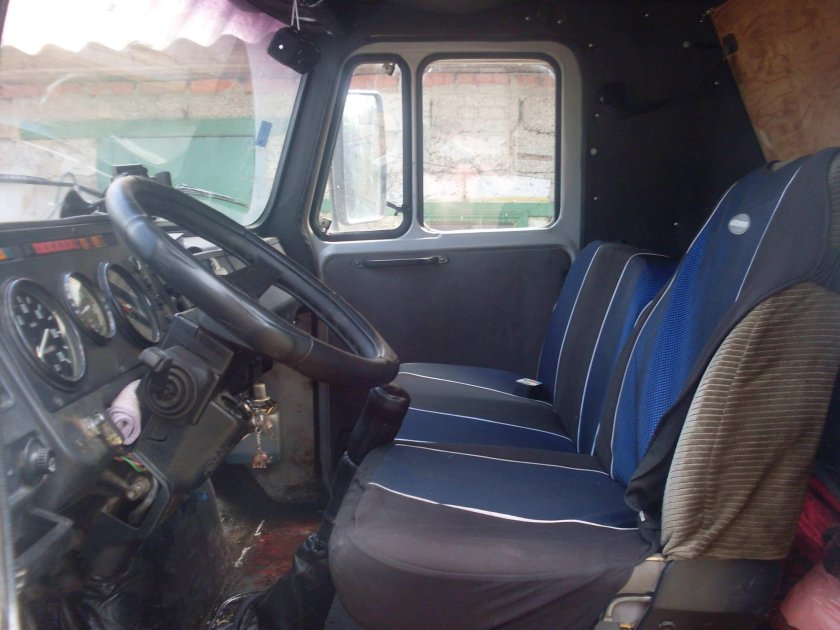 ЗИЛ 4331 кабина внутри