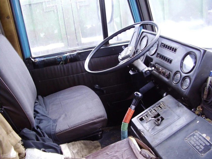 ЗИЛ-4331 салон
