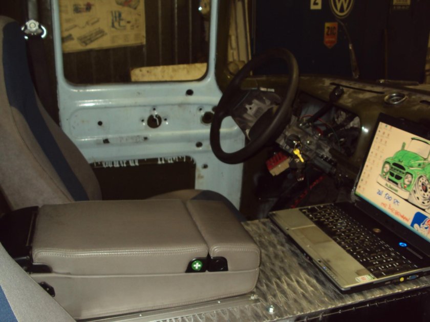 ЗИЛ 5301 бычок внутри кабины