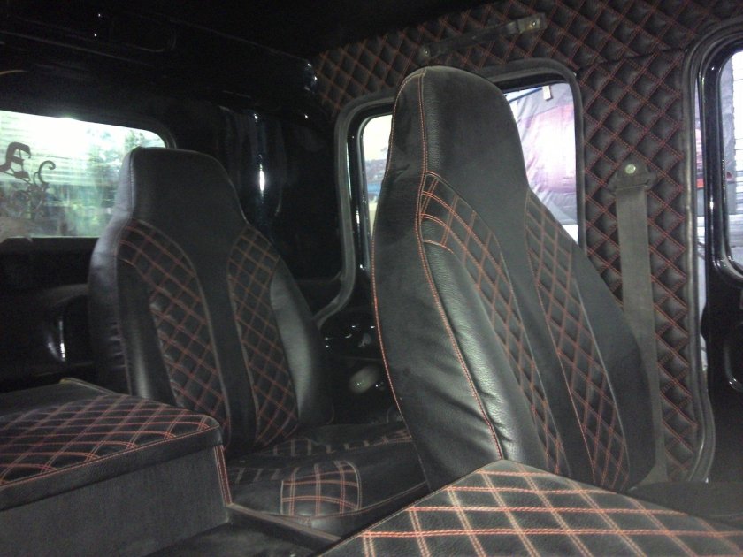 ЗИЛ 130 со спальником салон