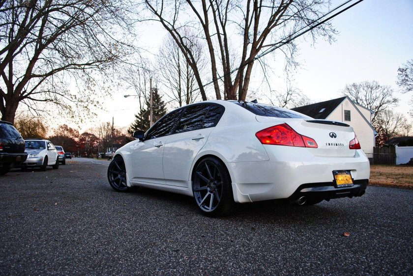 G35 Infiniti белый