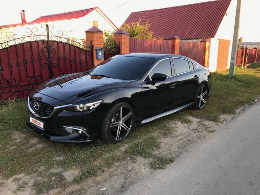 Мазда 6 черная тонированная