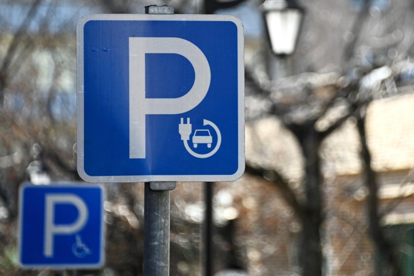 Знак парковка для электромобилей