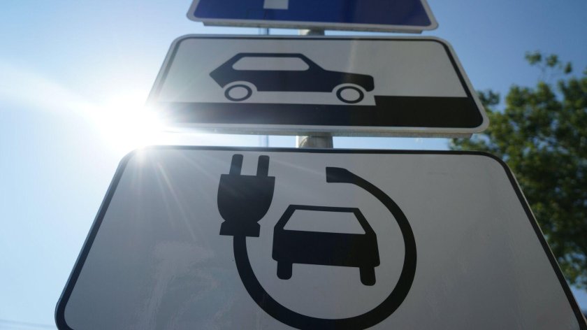 Знак 8.26 зарядка электромобилей