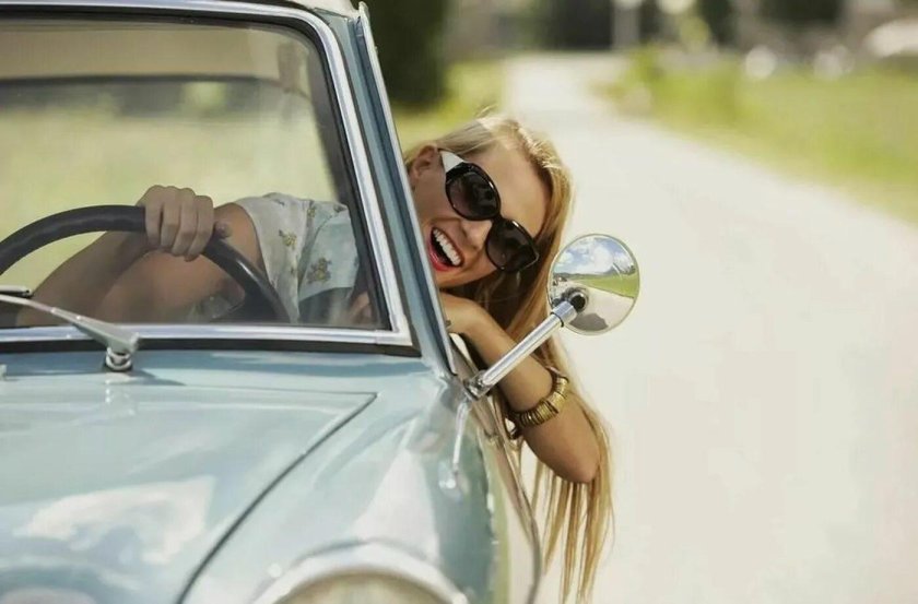 Девушка за рулем