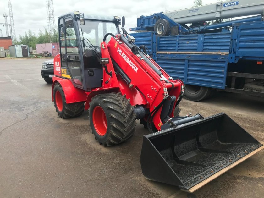 Экскаватор погрузчик Polar Wolverine wb100