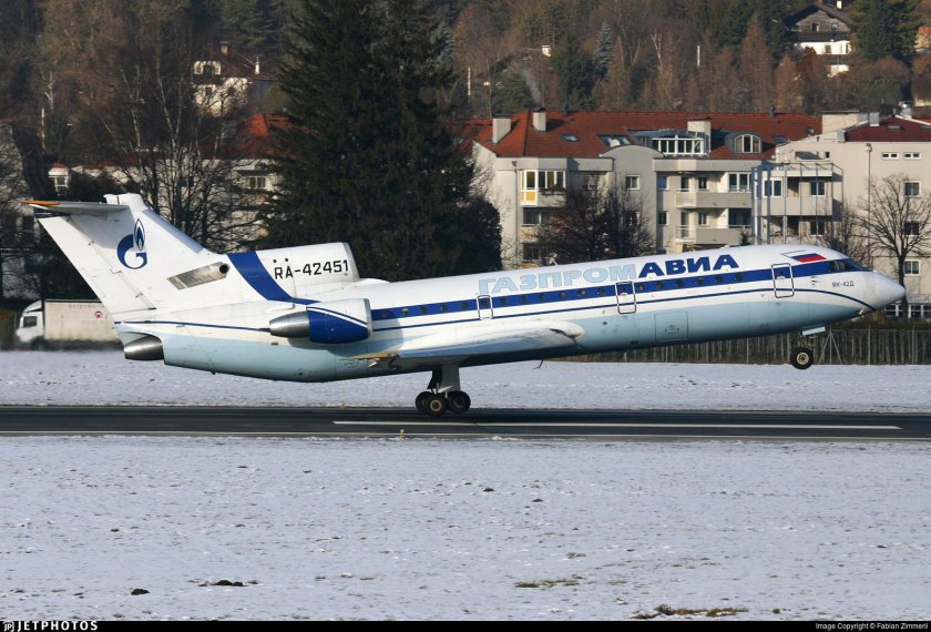 Як 42 Газпромавиа