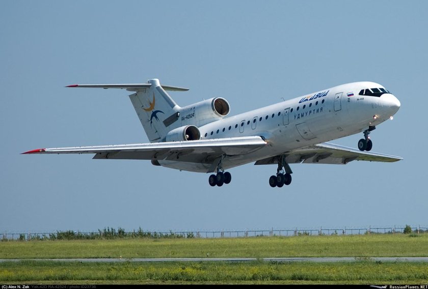 Як-42 пассажирский самолёт