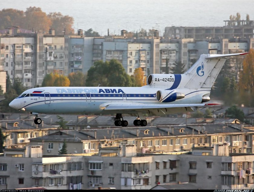 Як 42 Газпромавиа