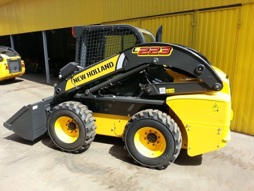 Мини-погрузчик New Holland l223