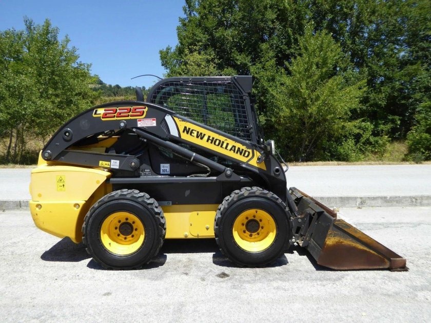 Погрузчик New Holland l225