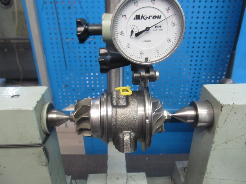 Прибор для контроля биения валов ПБ-500