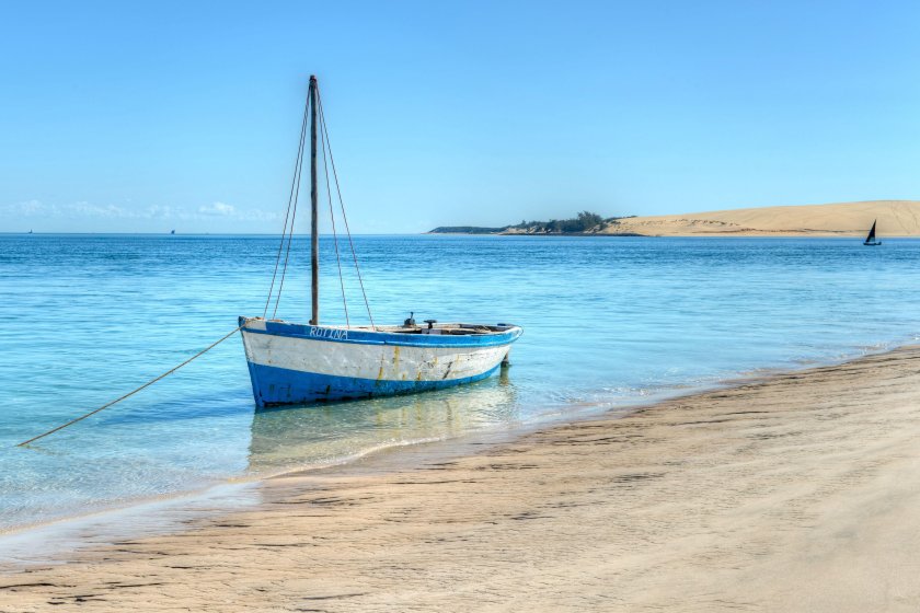 Лодка в море