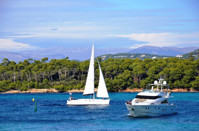 Море горы яхта