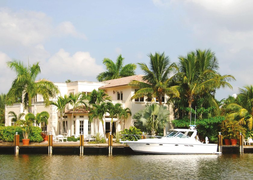 Вилла с яхтой