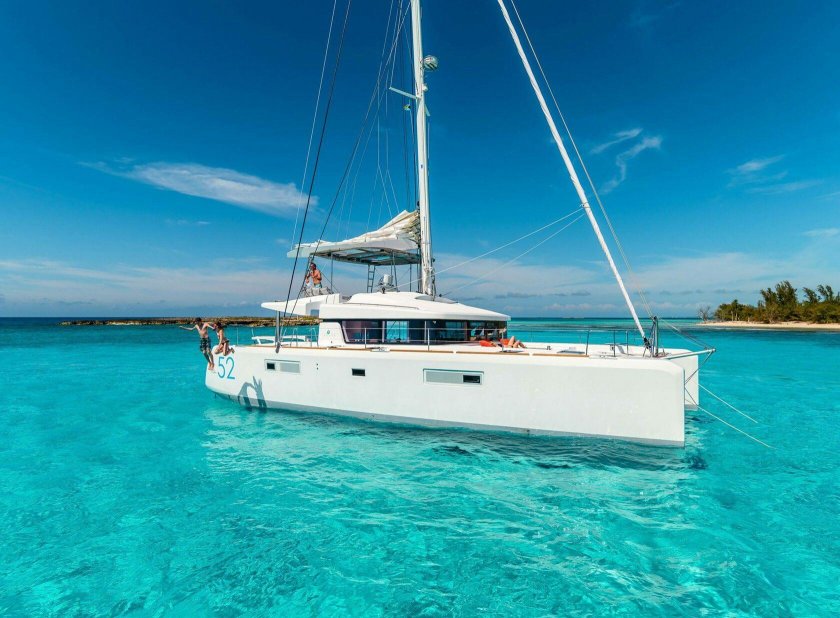 Катамаран Лагуна 52