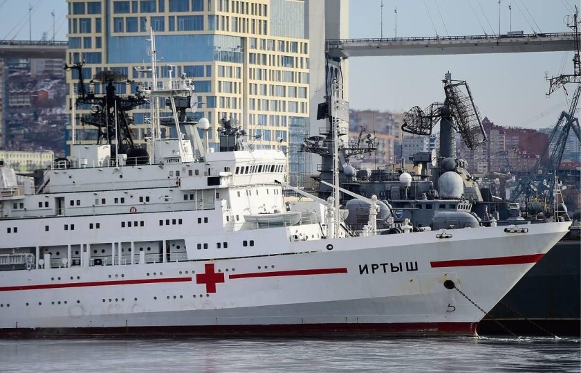 Плавучий госпиталь Иртыш Владивосток