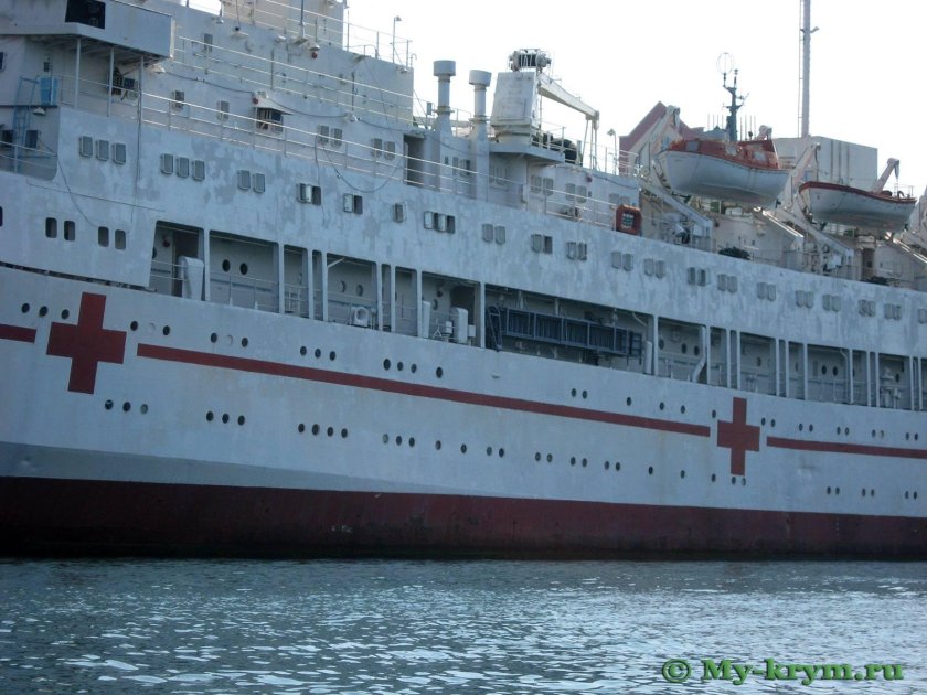 Плавучий госпиталь Енисей в Севастополе