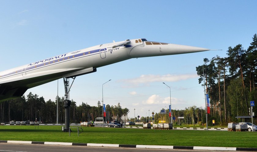 Жуковский самолет памятник ту 144