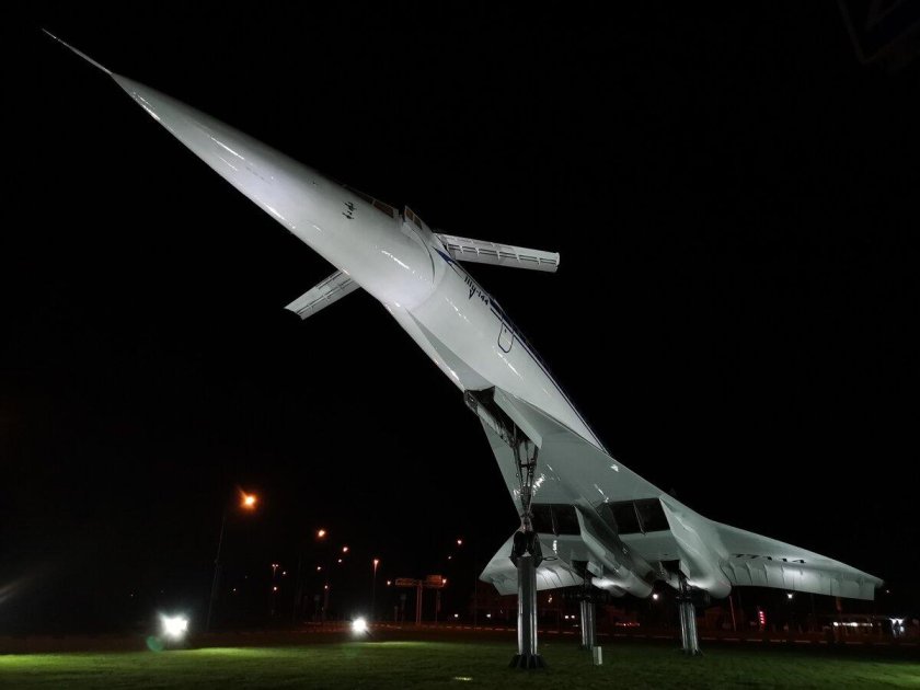 Памятник ту 144