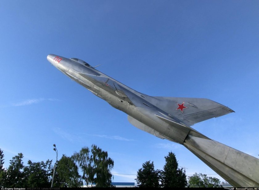 Жуковский самолет памятник миг 21