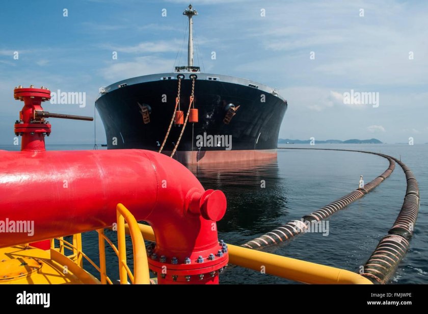 Перекачка нефти с танкера на танкер