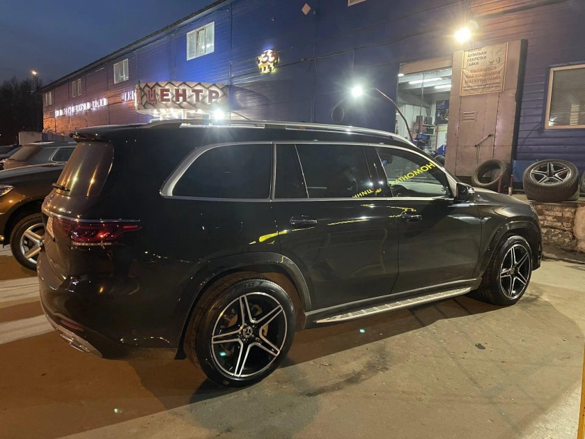 R22 Mercedes GLS 167