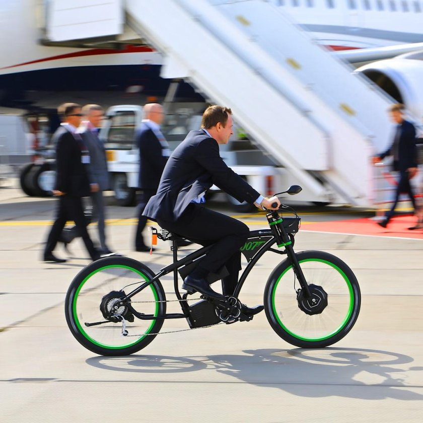 Электровелосипед на улице