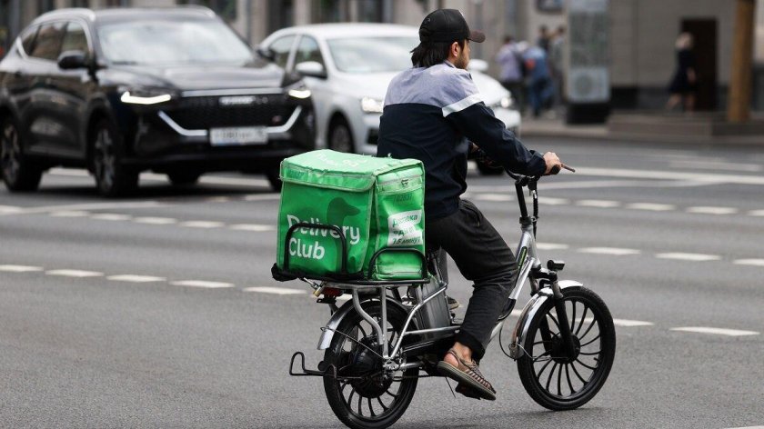 Курьеры на электровелосипедах