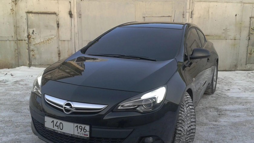 Опель Астра h черная тонированная