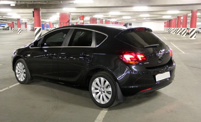 Opel Astra j черный