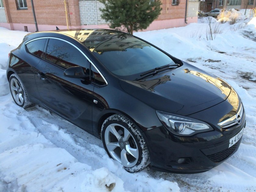 Opel Astra GTC 2014 черный