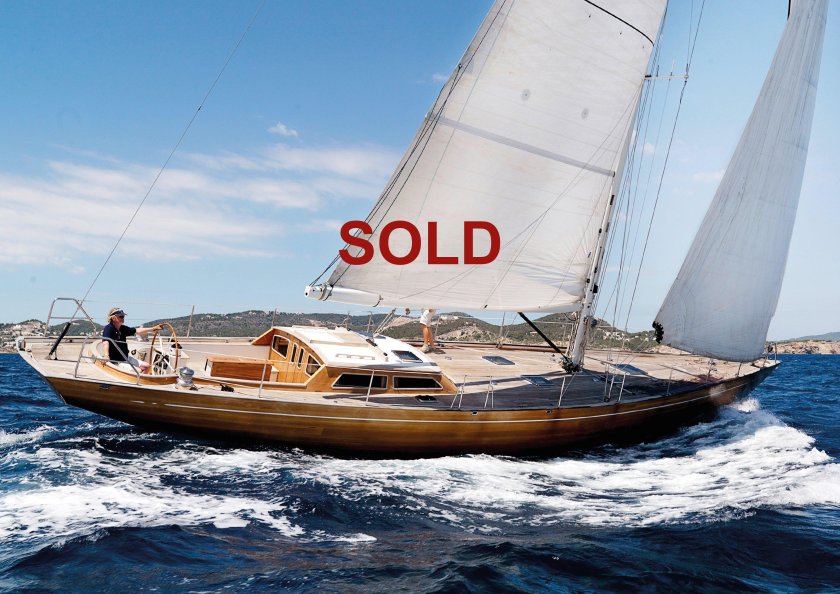 Парусно-моторная яхта