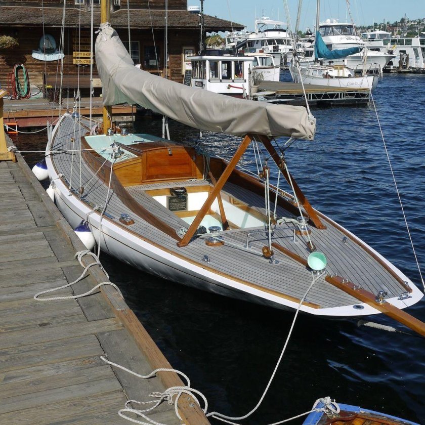 Деревянная яхта