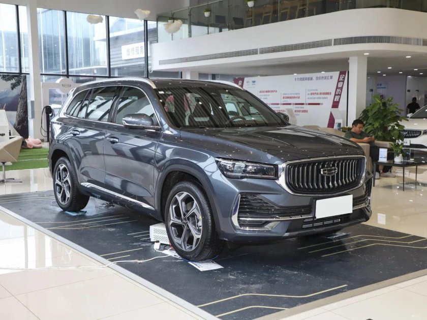 Geely monjaro серый