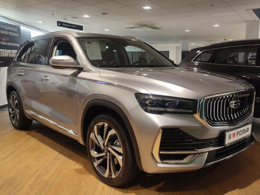 Geely monjaro серый