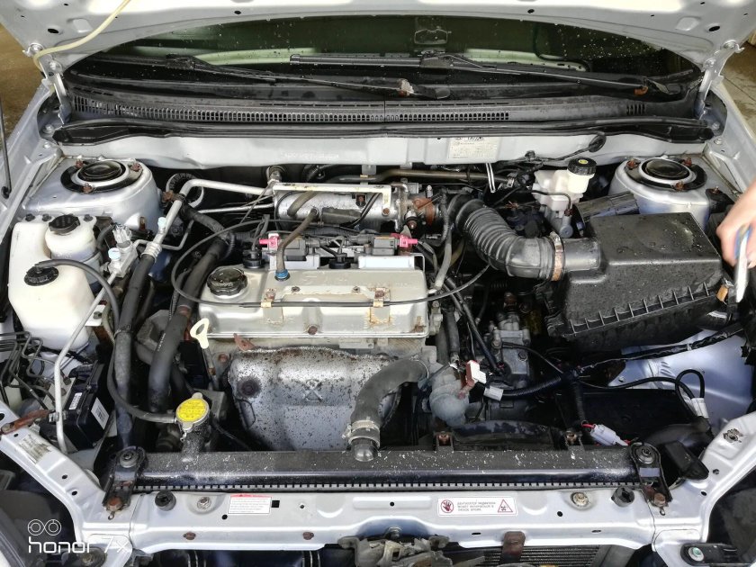 Подкапотное пространство лансер 9 1 6